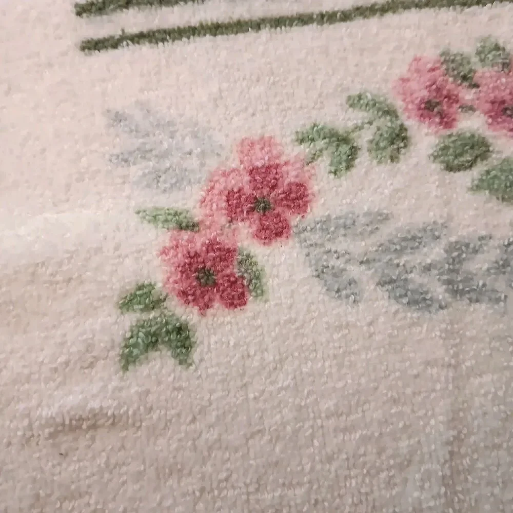 VTG Set Of 2 White & Pink Flowers Floral Towel Tastemaker by JP Stevens 24 x 16